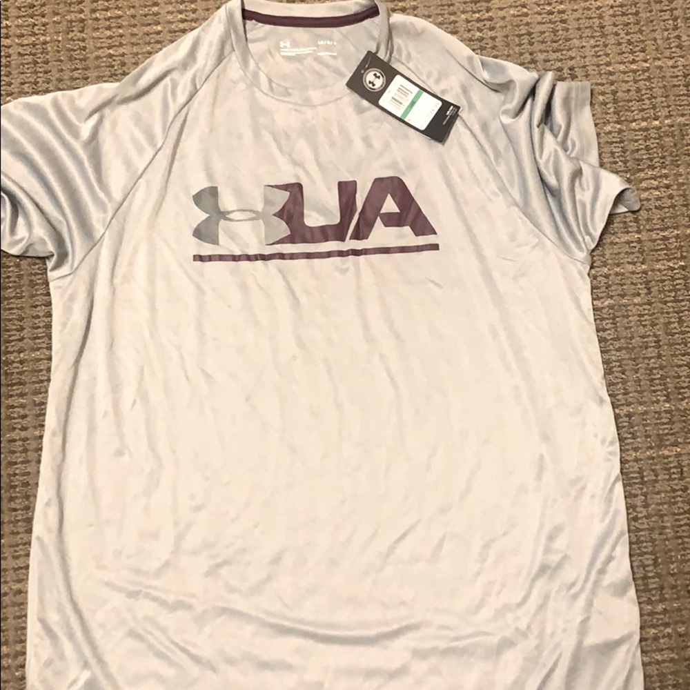 Men’s under Armour tee